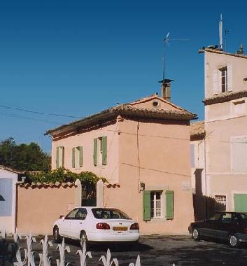 Maison de vacances �/en/au Robion (Vaucluse)ou appartement ou maison de vacances