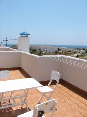 une coin de la terrasse ,vue sur mer