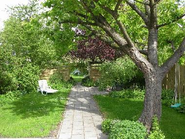 le grand jardin derriere les appartements