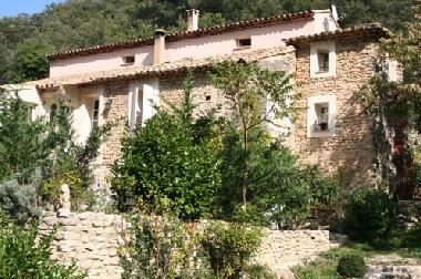 Chambre avec petit d�jeuner �/en/au Le Beaucet (Vaucluse)ou appartement ou maison de vacances