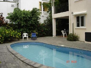 la piscine et terrasse