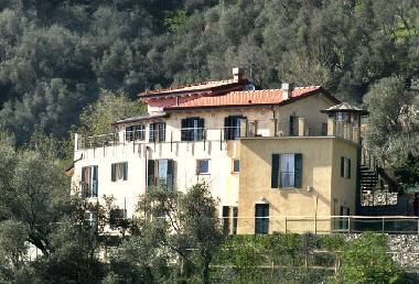 Chambre avec petit d�jeuner �/en/au Carasco (Genova)ou appartement ou maison de vacances