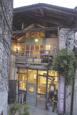 Baubaus House au 1 etage, en bas l'atelier du proprietaire