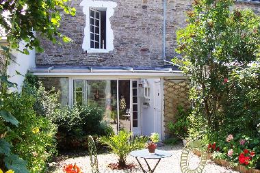 Ext�rieur cot� jardin