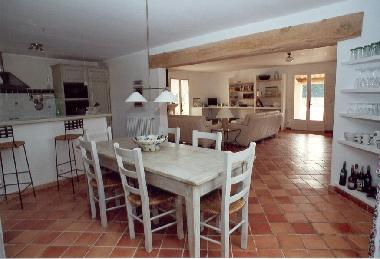 Maison de vacances �/en/au Lacoste (Vaucluse)ou appartement ou maison de vacances