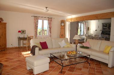 Maison de vacances �/en/au Lacoste (Vaucluse)ou appartement ou maison de vacances