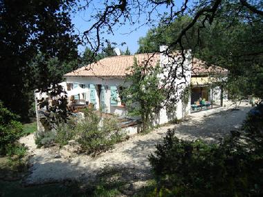 Maison de vacances �/en/au Uzes (la Capelle-Masmolene) (Gard)ou appartement ou maison de vacances