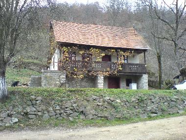 Maison de vacances �/en/au uibaresti (Hunedoara)ou appartement ou maison de vacances