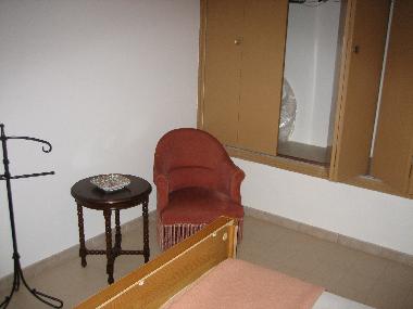 CHAMBRE AVEC GRAND PLACARD PENDERIE
