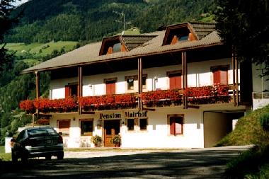 Pension Mairhof cour avec parking