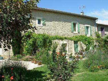 Chambre avec petit d�jeuner �/en/au Coustellet (Vaucluse) ou des locations de vacances 
