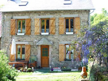 Maison de vacances �/en/au St Setiers (Corr�ze)ou appartement ou maison de vacances