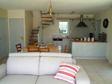 La cuisine vue du salon