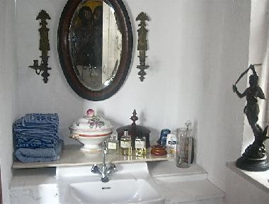 Bateau �/en/au  (Achaia)ou appartement ou maison de vacances