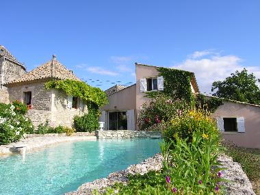 Maison de vacances �/en/au GRIGNAN Chamaret (Dr�me)ou appartement ou maison de vacances