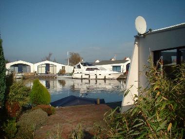 Bateau �/en/au Lemmer (Friesland)ou appartement ou maison de vacances