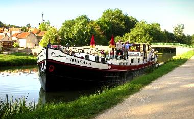 Bateau �/en/au Gissey-sur-Ouche (C�te-d'Or)ou appartement ou maison de vacances