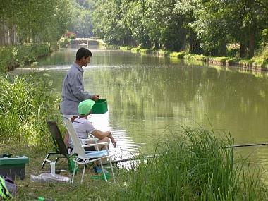 Bateau �/en/au Gissey-sur-Ouche (C�te-d'Or)ou appartement ou maison de vacances