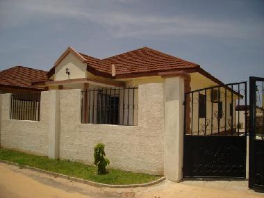 Maison de vacances �/en/au Brufut (Western)ou appartement ou maison de vacances