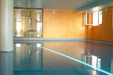Piscine int�rieure chauff�e