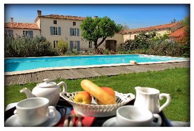 Chambre avec petit d�jeuner �/en/au OULMES (Vend�e)ou appartement ou maison de vacances