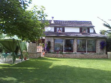 Chambre avec petit d�jeuner �/en/au chalandry-Elaire (Ardennes)ou appartement ou maison de vacances