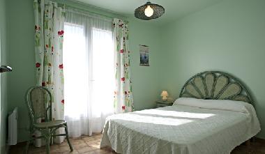 Chambre verte � lit double
