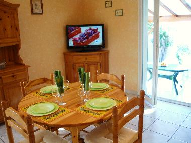 SALLE A MANGER +TV ECRAN PLAT
