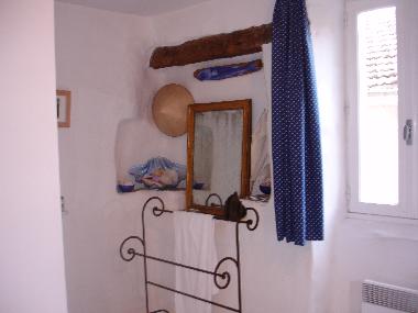 Salle de douche avec 2 lavabos