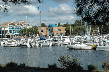 Chalet �/en/au Hourtin (Gironde)ou appartement ou maison de vacances