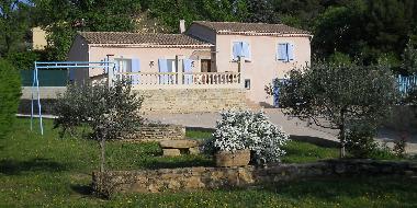 Maison de vacances �/en/au laudun (Gard)ou appartement ou maison de vacances