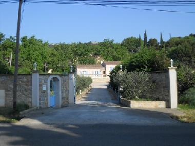 Maison de vacances �/en/au laudun (Gard)ou appartement ou maison de vacances