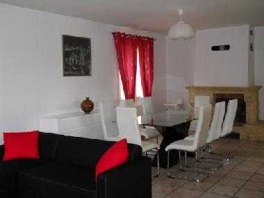 Maison de vacances �/en/au laudun (Gard)ou appartement ou maison de vacances