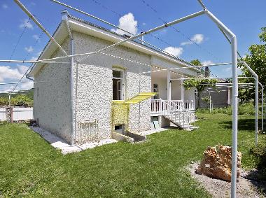 Maison de vacances �/en/au Saguramo (Mts�khet�is Raioni)ou appartement ou maison de vacances