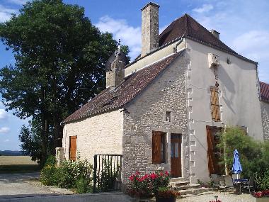 Maison de vacances �/en/au SENNEVOY LE BAS (Yonne)ou appartement ou maison de vacances