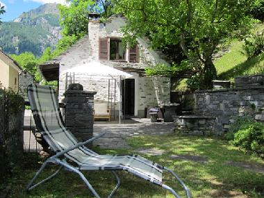 Maison de vacances �/en/au Frasco (Locarno)ou appartement ou maison de vacances