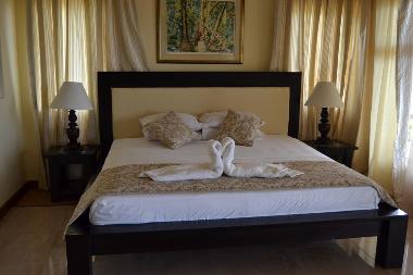 Magnifique Bay View Suite avec larges baies ouvrant sur la mer