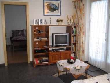 Salon, avec vue dans la chambre