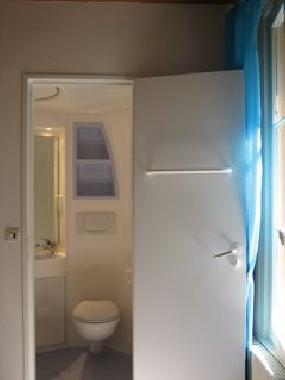 La salle de douche / The showerroom