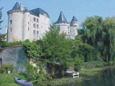 Maison de vacances /en/au Verteuil-sur-Charente (Charente)ou appartement ou maison de vacances
