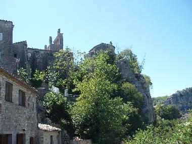 Le vieux village accroch  la falaise
