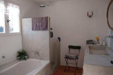 Maison de vacances �/en/au Lacoste (Vaucluse)ou appartement ou maison de vacances
