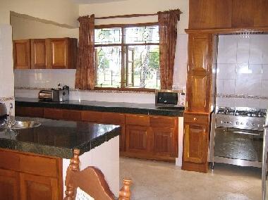 Cuisine super �quip�e avec finition granite.