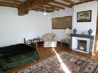 Chambre avec petit djeuner /en/au Aiguillon (Lot-et-Garonne)ou appartement ou maison de vacances