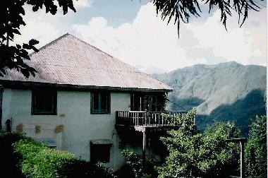 Maison de vacances �/en/au CHAUPAL (Himachal Pradesh)ou appartement ou maison de vacances