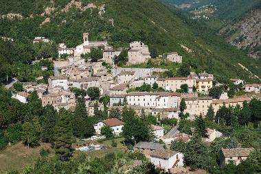 Maison de vacances �/en/au Serrapetrona (Macerata)ou appartement ou maison de vacances