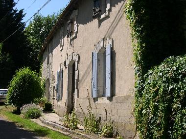 Maison de vacances �/en/au Loubes-Bernac (Dordogne)ou appartement ou maison de vacances