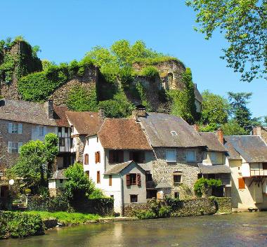 Maison de vacances �/en/au St Germain les Belles (Haute-Vienne)ou appartement ou maison de vacances