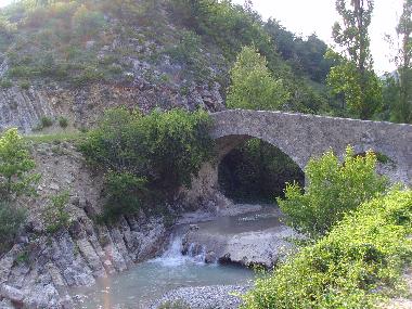 Maison de vacances �/en/au Montbrun-Les-Bains (Vaucluse)ou appartement ou maison de vacances