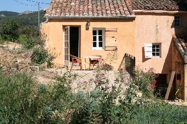 Maison de vacances �/en/au Le Barroux (Vaucluse)ou appartement ou maison de vacances
